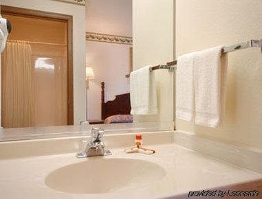 Super 8 By Wyndham Yorkville Quarto foto